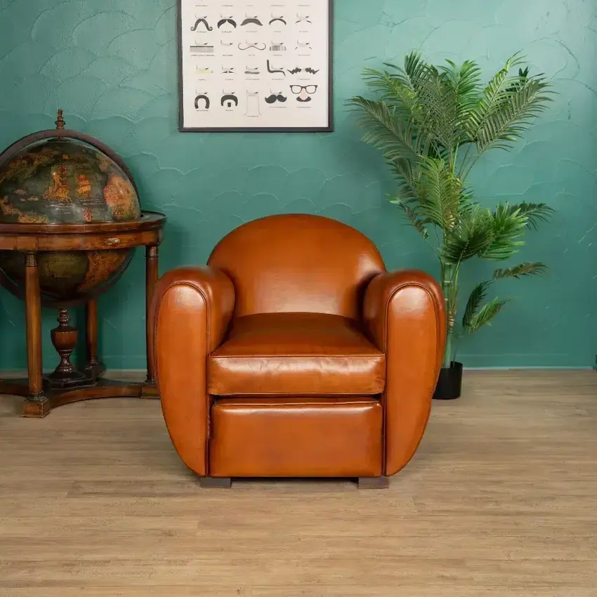 Jules armchair : leather and elegance